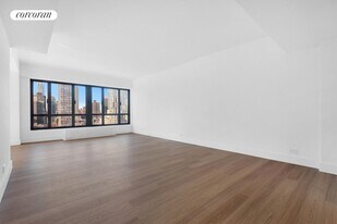 501 E 87th St in New York, NY - Building Photo