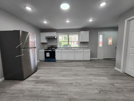 128 Henderson St in Old Forge, PA - Building Photo