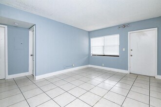 4061 N Dixie Hwy, Unit 14 in Oakland Park, FL - Foto de edificio - Building Photo
