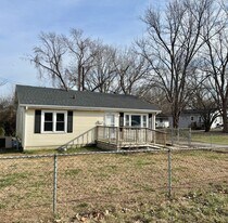 202 N Wooldridge Rd in Hopkinsville, KY - Building Photo