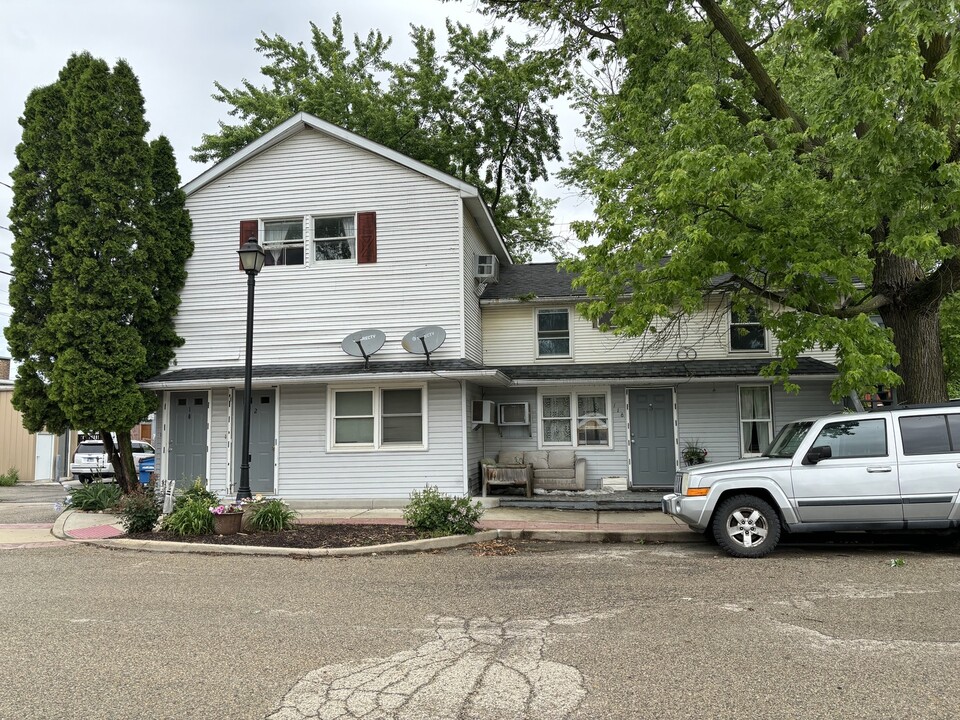 118 E Canal St in North Utica, IL - Building Photo