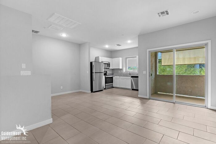 8210 N 22nd Dr in Phoenix, AZ - Building Photo