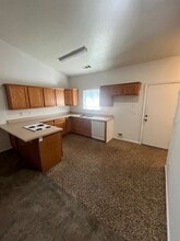 S. Salle Ct in Visalia, CA - Building Photo - Building Photo