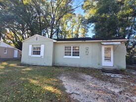 3935 Caldwell Dr in Tallahassee, FL - Building Photo