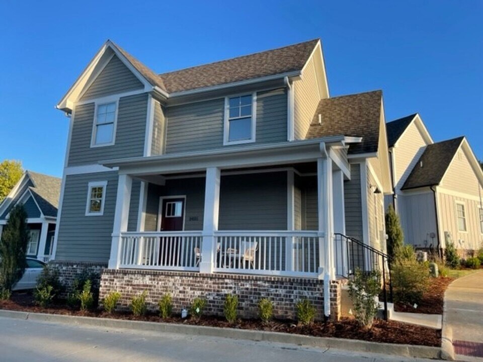 1405 Pleasant Dr in Oxford, MS - Building Photo