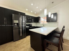 2875 W 72nd Terrace in Hialeah, FL - Building Photo - Building Photo