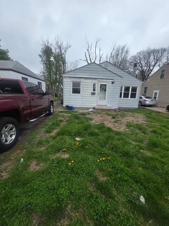 property at 1828 W Leafland Ave