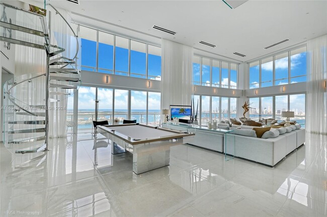 450 Alton Rd in Miami Beach, FL - Foto de edificio - Building Photo