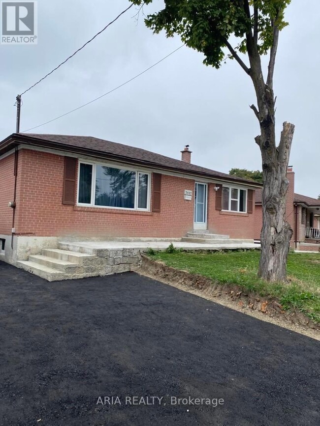 7117 Justine Dr in Mississauga, ON - Building Photo - Building Photo