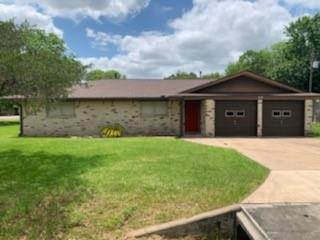 620 Lazy Ln in Brazoria, TX - Building Photo