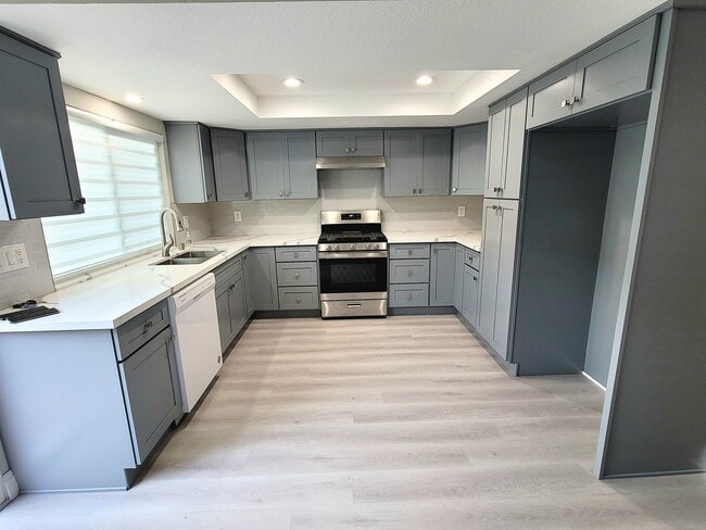 532 San Marcos Rd in San Dimas, CA - Foto de edificio - Building Photo