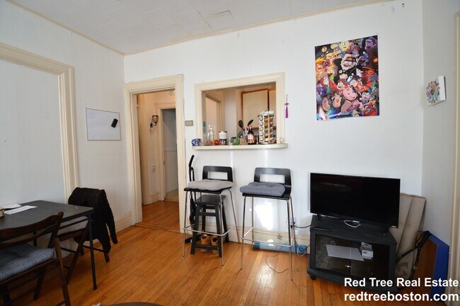 100 St Mary's St, Unit 8 in Boston, MA - Foto de edificio - Building Photo