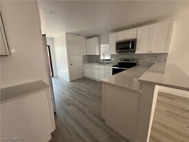 27650-27652 Imperial Shores Blvd in Bonita Springs, FL - Building Photo