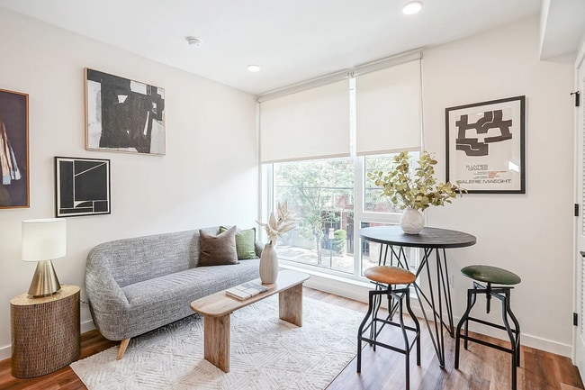 1301 Bainbridge St, Unit 2 Bedroom in Philadelphia, PA - Building Photo - Building Photo