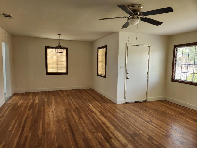 261 N Larson St in Porterville, CA - Building Photo - Building Photo