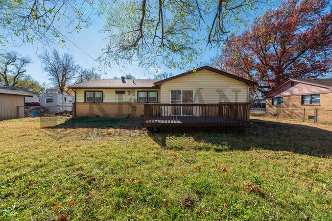 900 N Brownthrush Ln in Wichita, KS - Building Photo - Building Photo