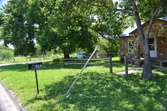 408 E North Ave in Lampasas, TX - Building Photo - Building Photo