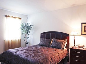 Cedar Creek Apartments in Portsmouth, VA - Foto de edificio - Building Photo