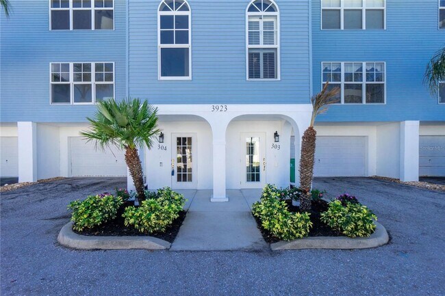 3923 Cape Haze Dr in Rotonda West, FL - Building Photo - Building Photo