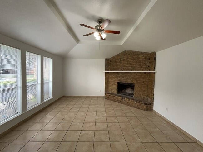 112 Mesa Dr in Glenn Heights, TX - Building Photo - Building Photo
