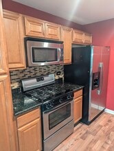 335 Buckingham Cir, Unit A in Elgin, IL - Building Photo - Building Photo