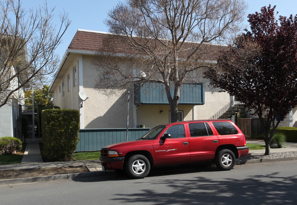 1124 Paloma Ave in Burlingame, CA - Building Photo