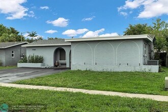 11541 NW 33rd St in Sunrise, FL - Building Photo - Building Photo