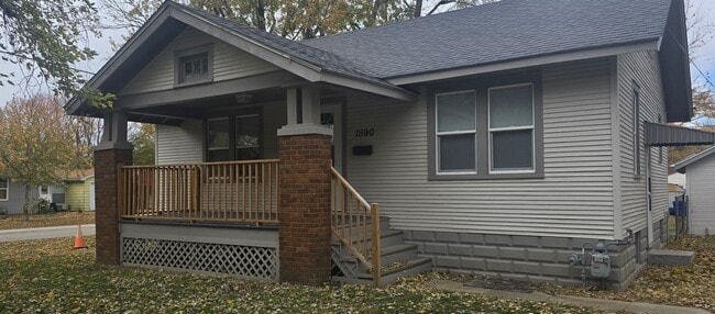 1590 W Waggoner St in Decatur, IL - Building Photo - Building Photo
