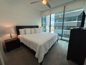 3380 Peachtree Rd NE in Atlanta, GA - Foto de edificio - Building Photo