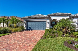12250 Canal Grande Dr in Ft. Myers, FL - Building Photo - Building Photo