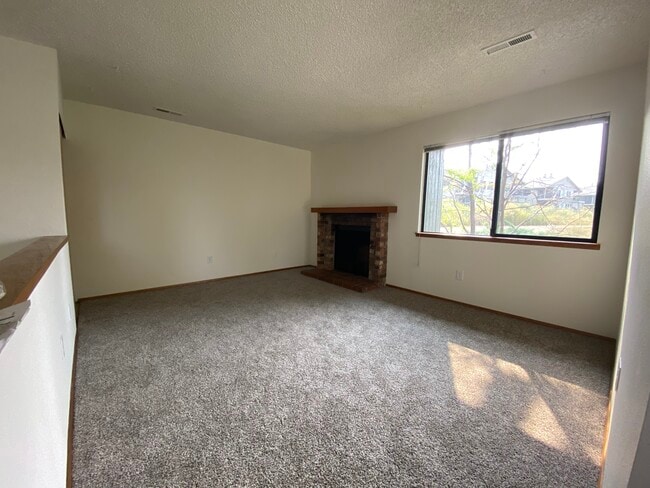 512 11th St NE, Unit #2 in East Wenatchee, WA - Foto de edificio - Building Photo