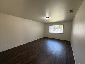 1401 E Rumble Rd in Modesto, CA - Building Photo - Building Photo