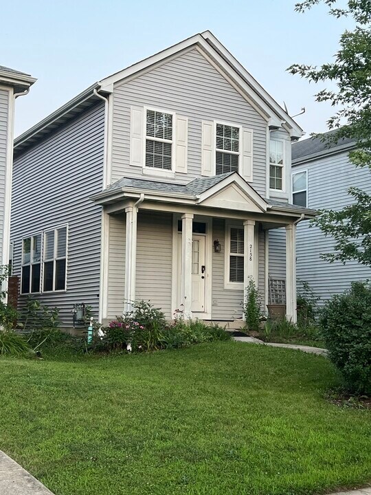 2158 Middlebury Dr in Aurora, IL - Building Photo