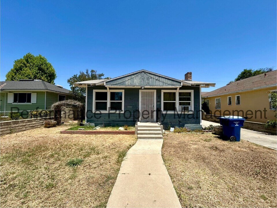 142 Highland Dr in Bakersfield, CA - Building Photo