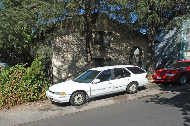10015 Samoa Ave in Tujunga, CA - Foto de edificio - Building Photo