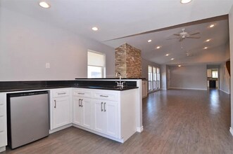 7102 Casablanca Ct in Dallas, TX - Building Photo - Building Photo