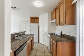 726 K St in Bakersfield, CA - Foto de edificio - Building Photo