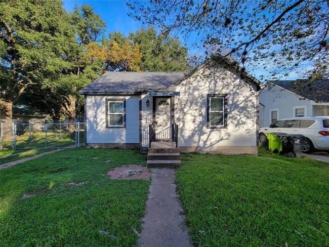 property at 1113 San Jacinto St