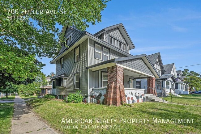 700 Fuller Ave SE in Grand Rapids, MI - Building Photo - Building Photo