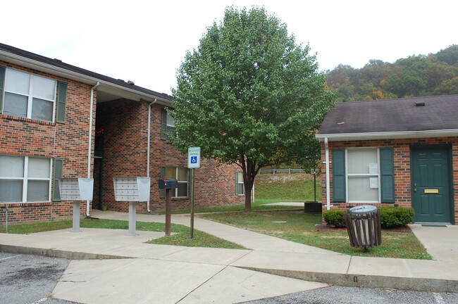 Park Place Apartments in Prestonsburg, KY - Building Photo - Primary Photo