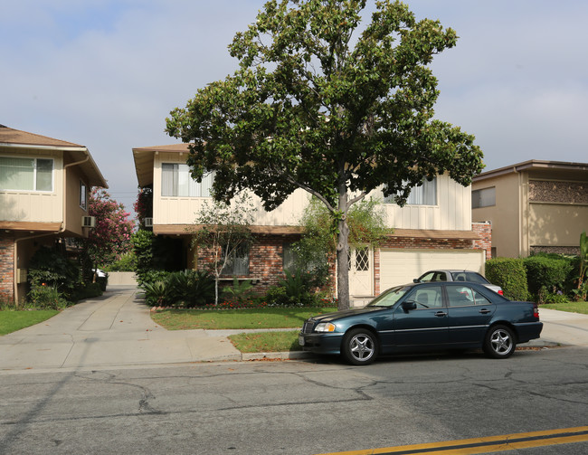 1121 N Louise St in Glendale, CA - Building Photo - Building Photo