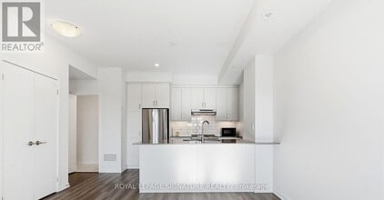 150 Honeycrisp Cres in Vaughan, ON - Building Photo - Building Photo