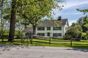 74 Melville Rd in Hyde Park, NY - Building Photo