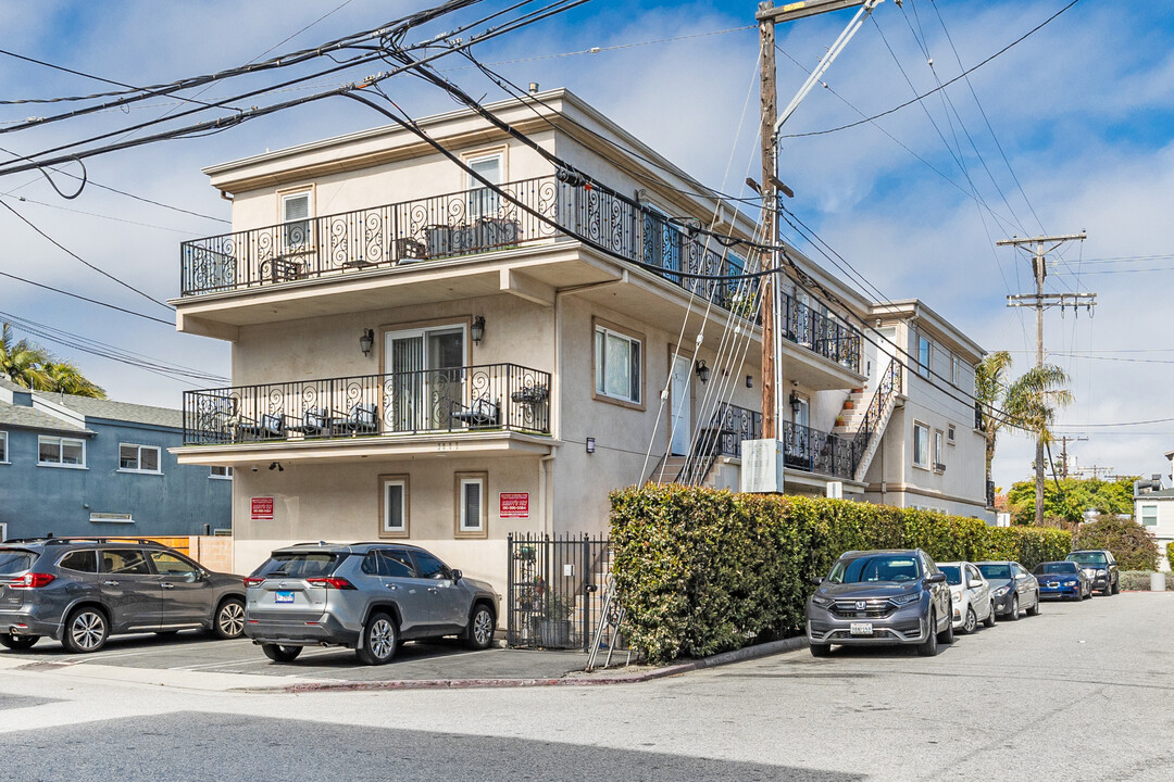 3000 Grand Canal in Venice, CA - Building Photo