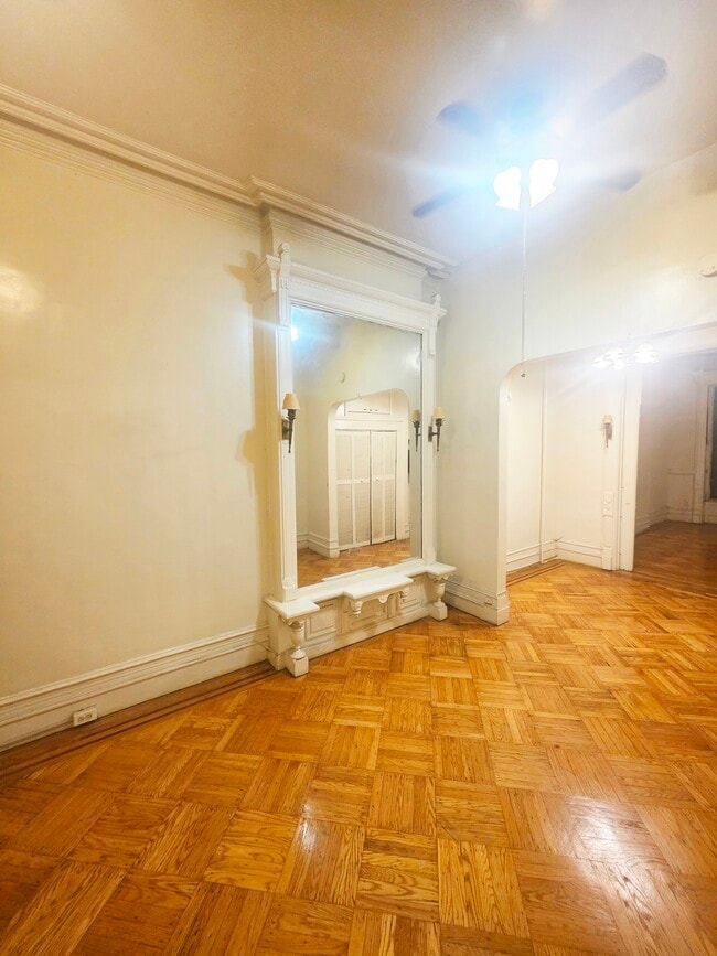 105 Halsey St in Brooklyn, NY - Foto de edificio - Building Photo