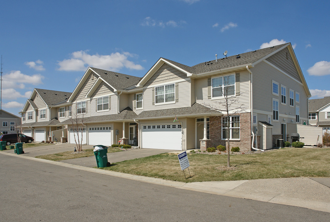 Independence Drive Apartments in Northfield, MN - Building Photo