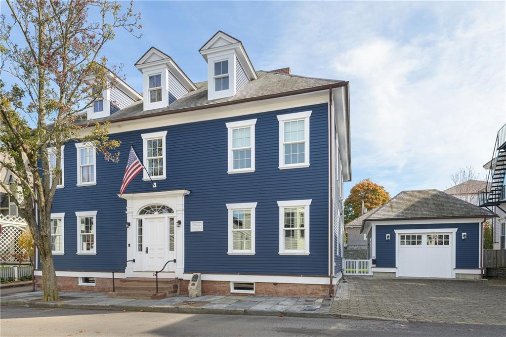 24 School St in Newport, RI - Foto de edificio