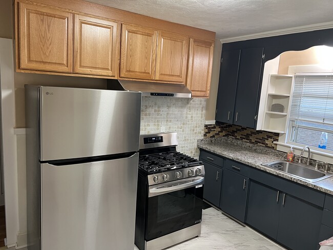 99 Grand Ave, Unit Apartement #2