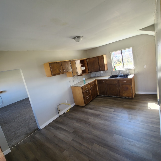1105 E 1st Ave in Brackenridge, PA - Building Photo - Building Photo