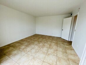 1230 NE 139th St, Unit 306 in North Miami, FL - Building Photo - Building Photo